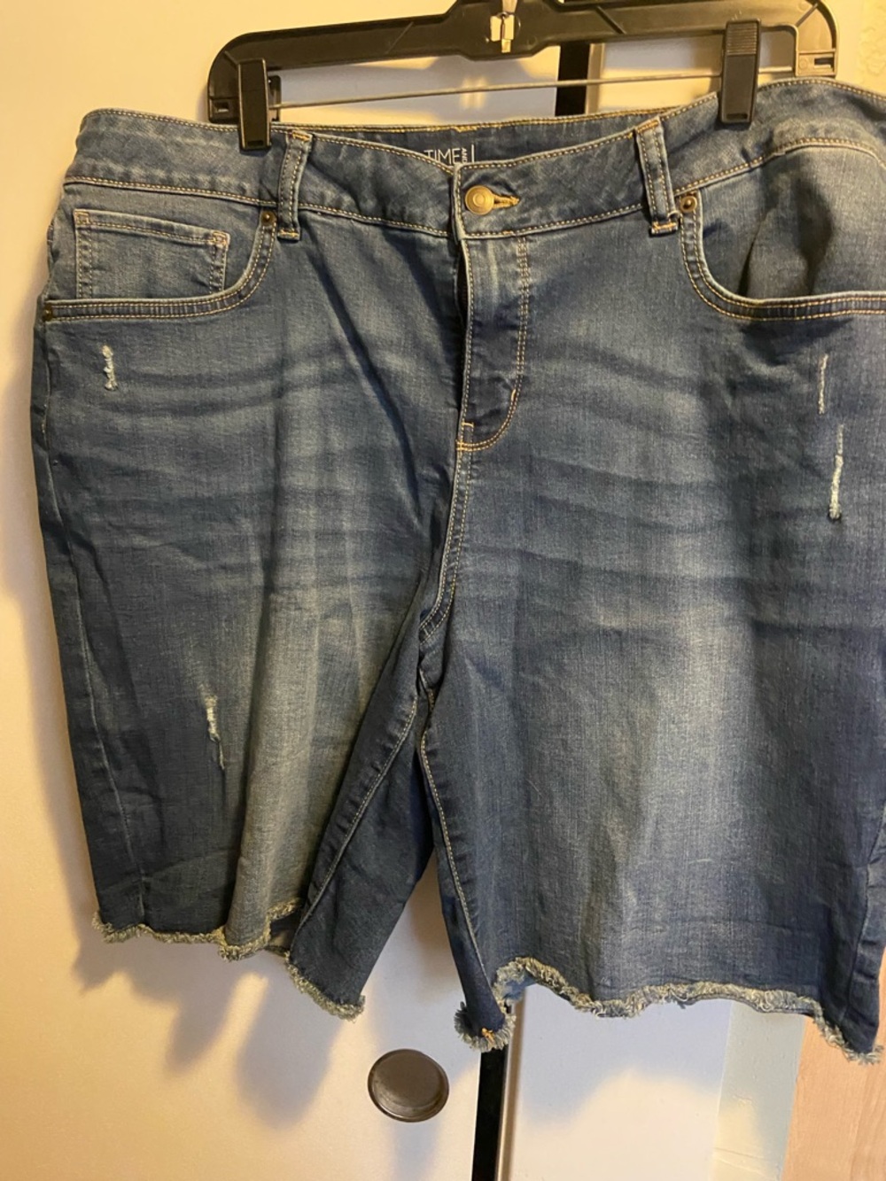 Women’s plus 20w Denim Frayed Hem Bermuda Shorts - Blue